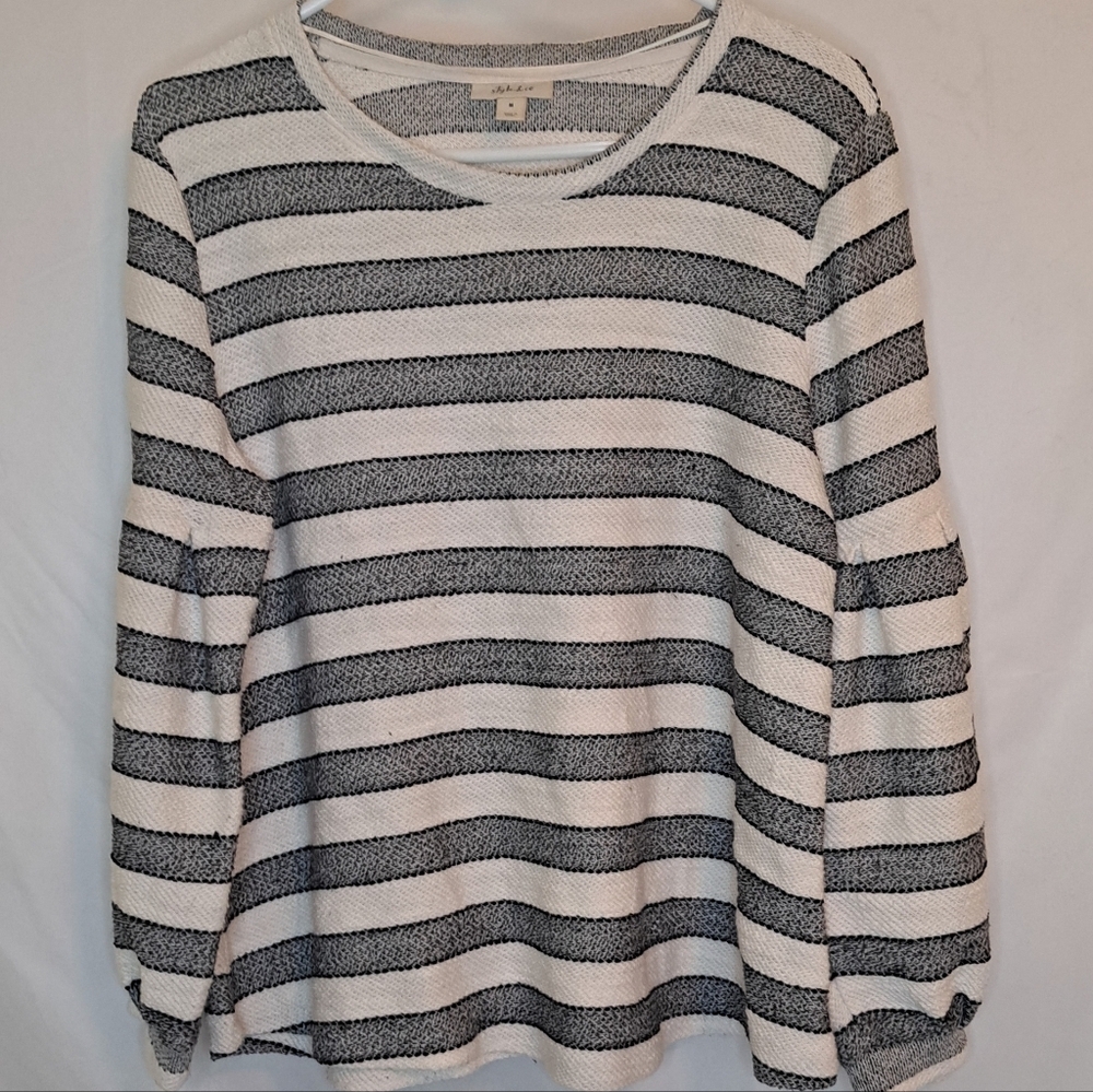 Style & Co. Black and White Woven Top Size Meduim #195